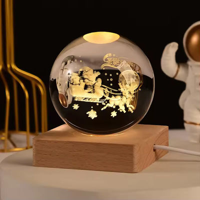 OEM Holzkristallkugel USB-betriebenes LED-Licht Kristallkugel Statuen Handwerk Stand Heimdekorationen