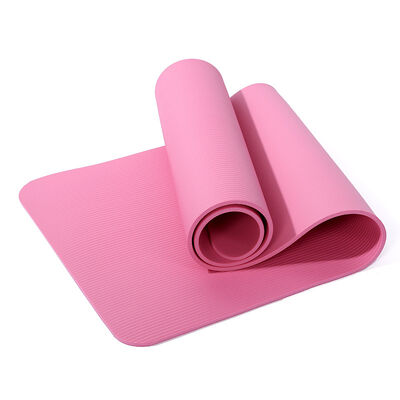 Hoch elastische, umweltfreundliche PVC-Yoga-Matte, konzipiert für Workouts, Yoga-Sessions, zu Hause und im Fitnessstudio. Verschiedene Stärken und Farben.
