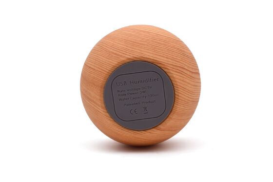 Schlanker, minimalistischer Diffusor mit Holzkorn und rutschfester Basis