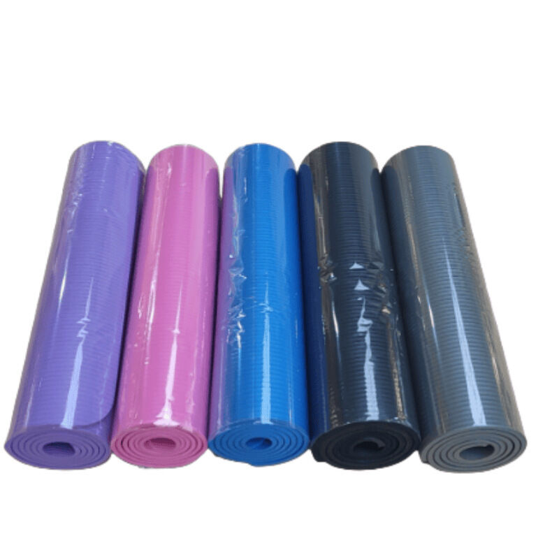 PVC-Yoga-Matte aus hochelastischem, umweltfreundlichem Material, perfekt für Yoga-, Fitness-Sessions, Nickerchen und langes Sitzen. Verfügbar.
